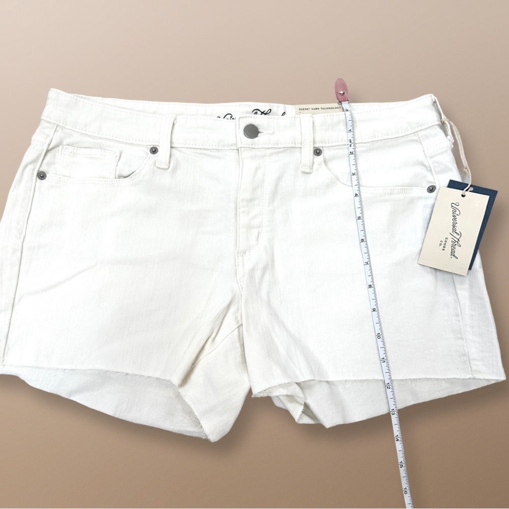 Mid-Rise Raw Hem Midi Jean Shorts in White Size 12/31 - Picture 12 of 12
